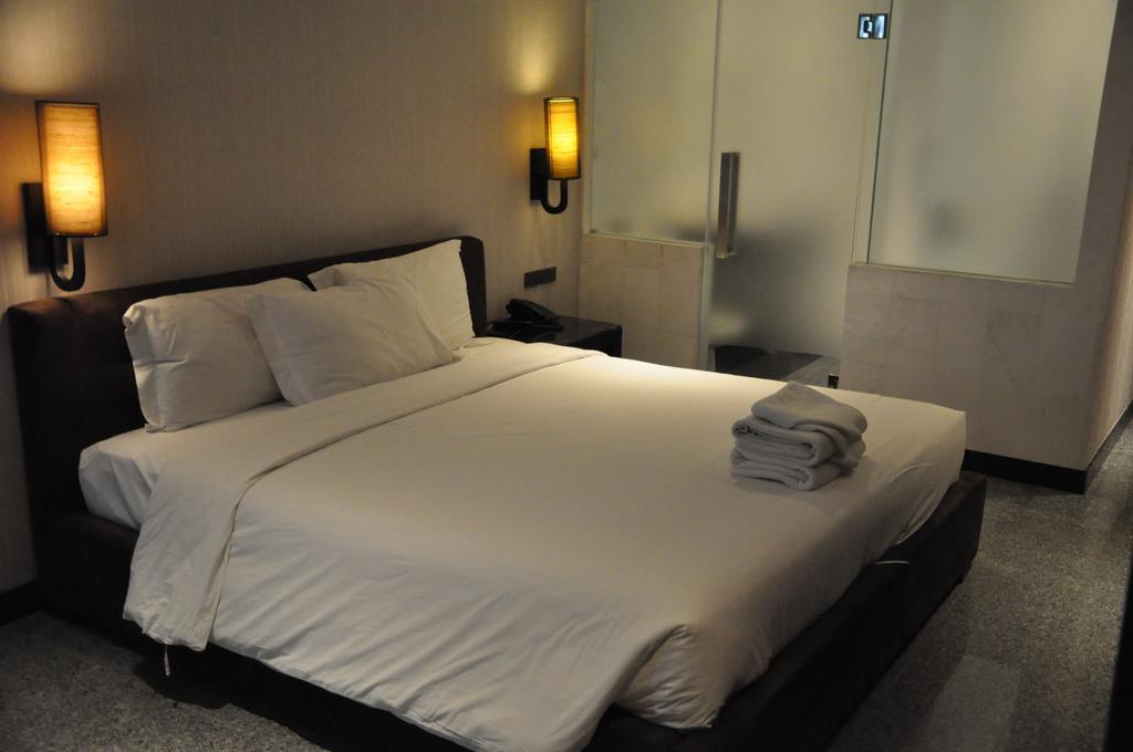 Pietra Bangkok Hotel Ngoại thất bức ảnh